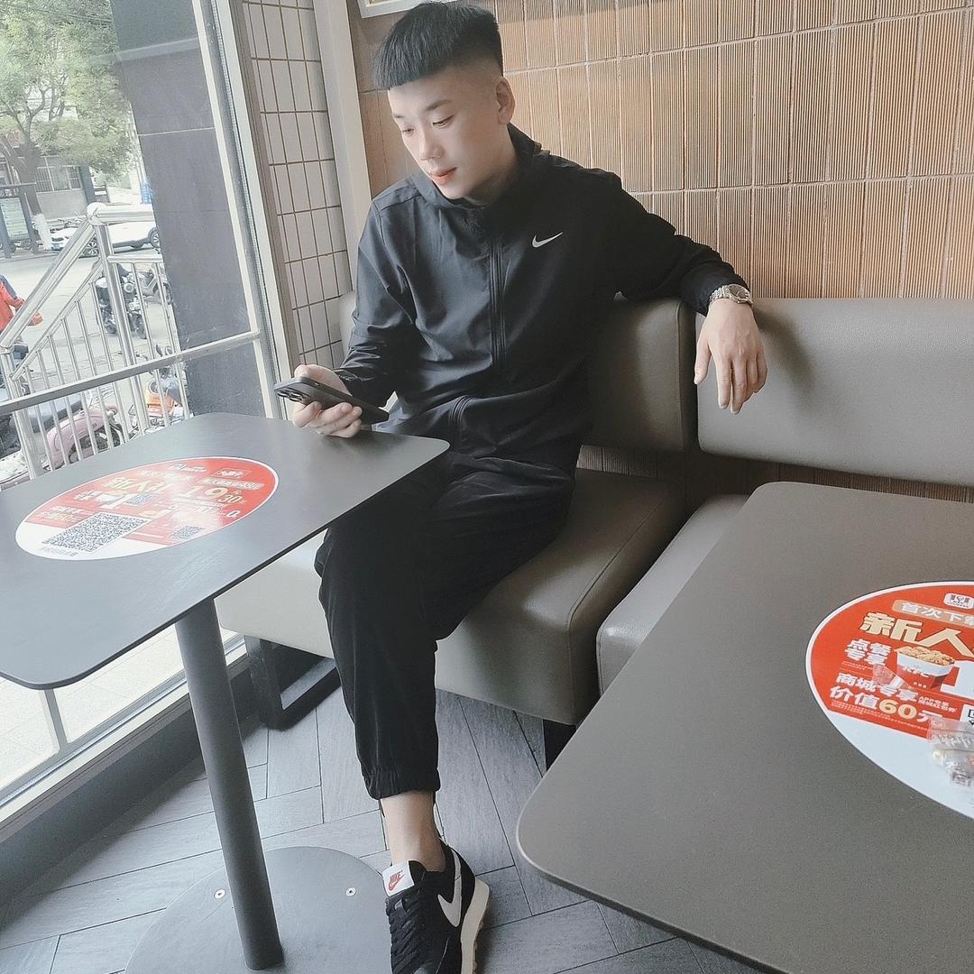 Mr 张