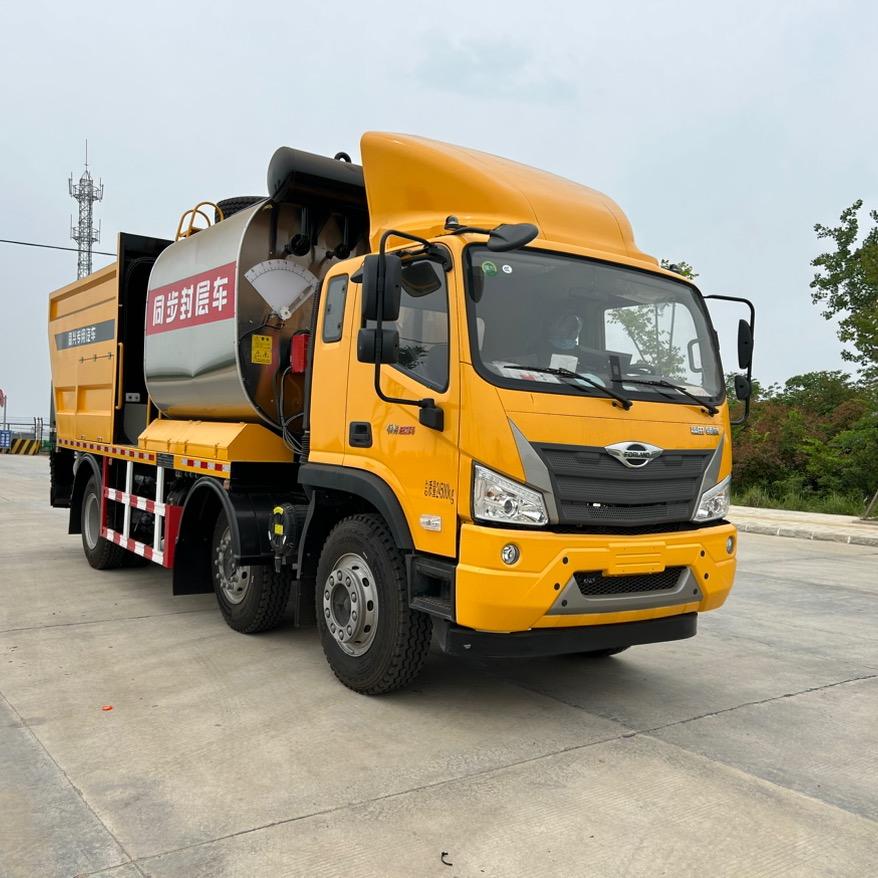 磊哥同兴沥青洒布碎石封层车厂家