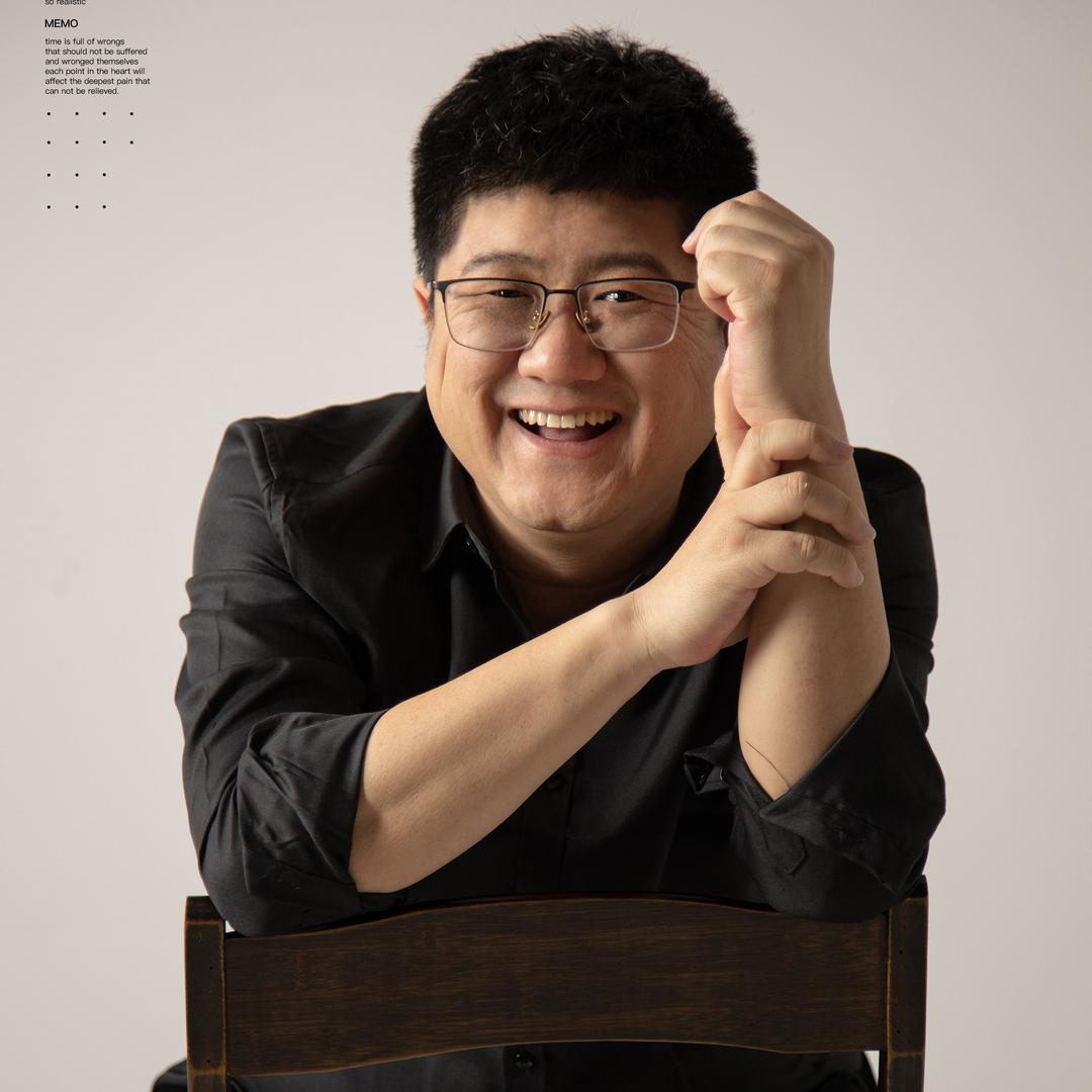 设计师 李昂