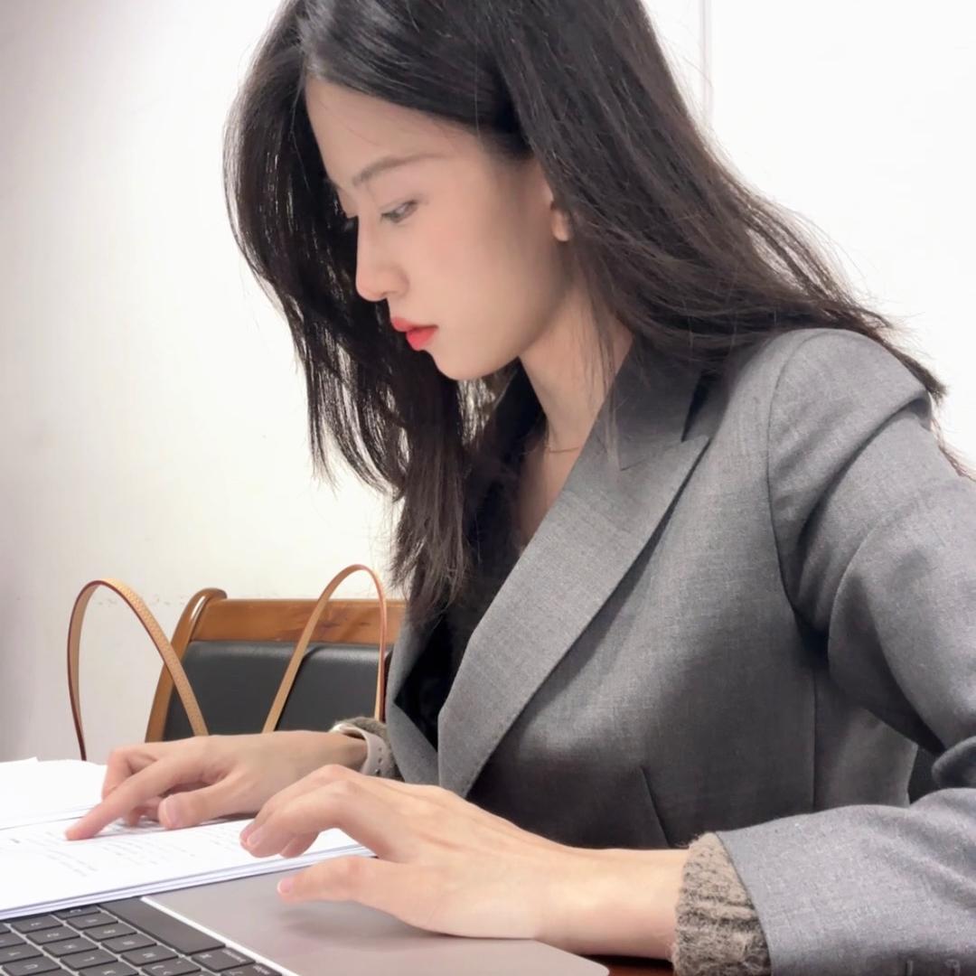 李律Cecilia