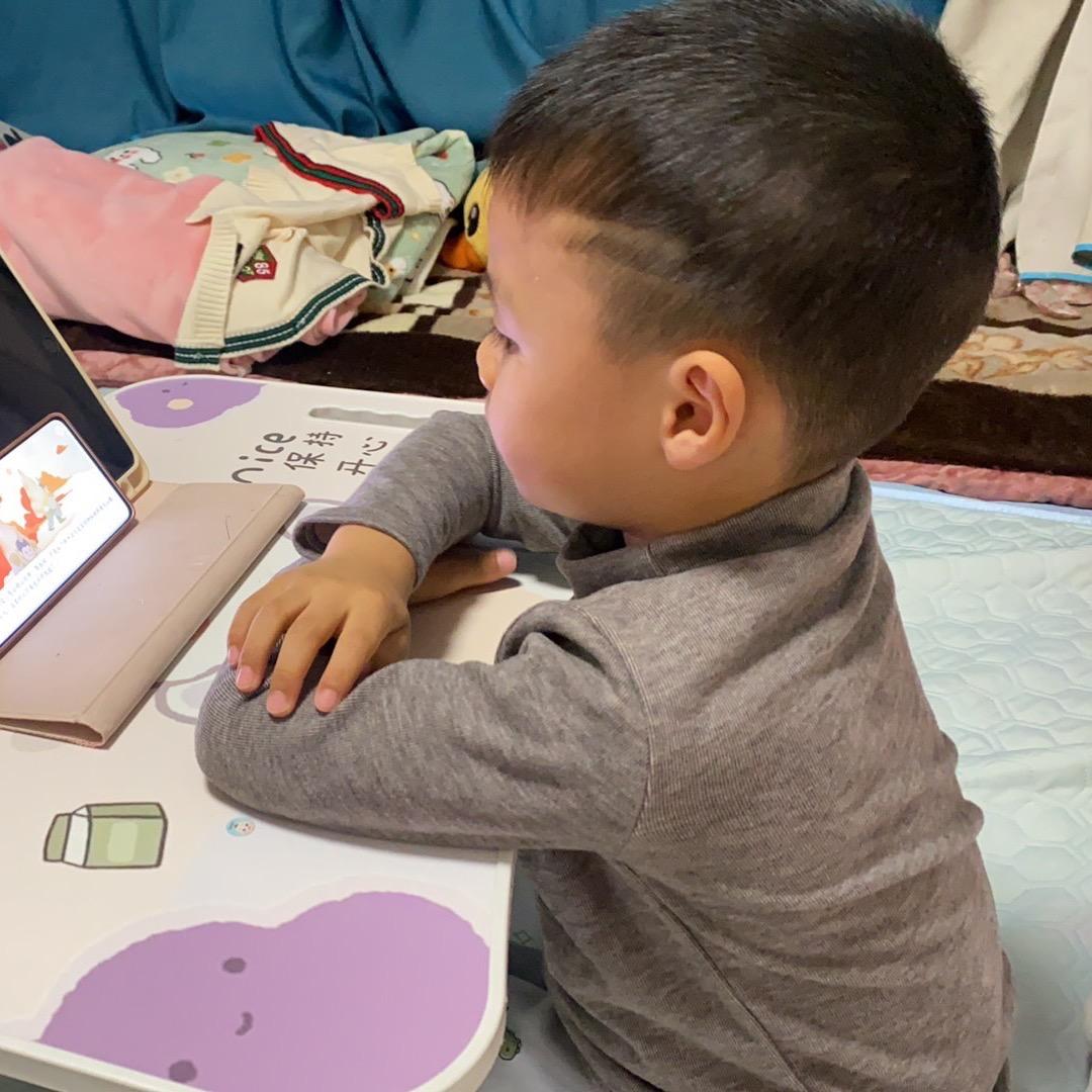 搞笑又暖心的小屁孩😇😇😇