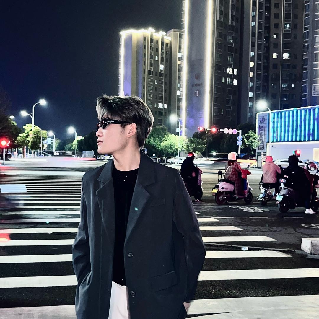南阳师院染发王子.子恒