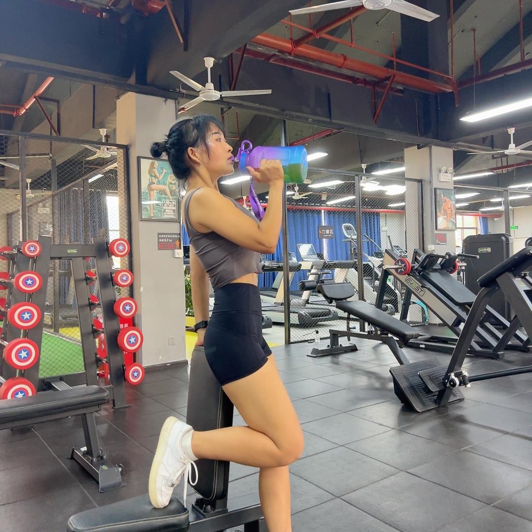 一条固执的鱼🐳