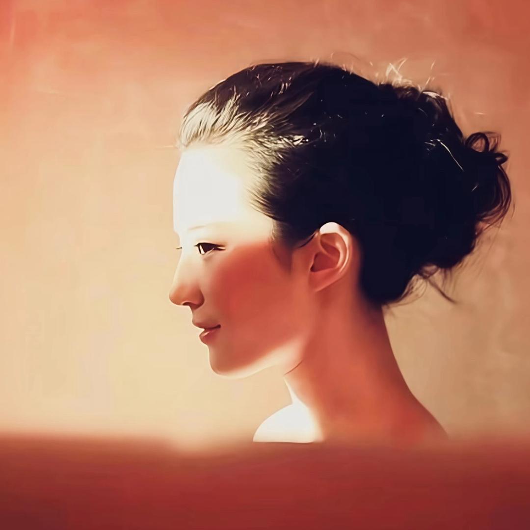 程艾影^