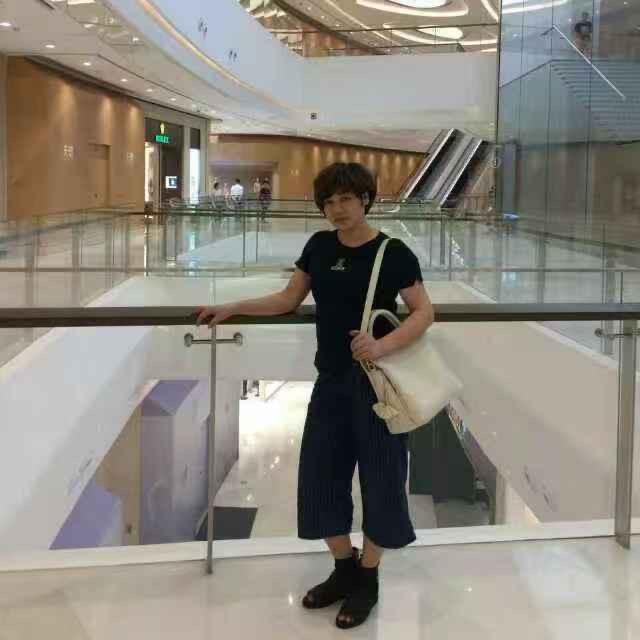 英姐爱臭美