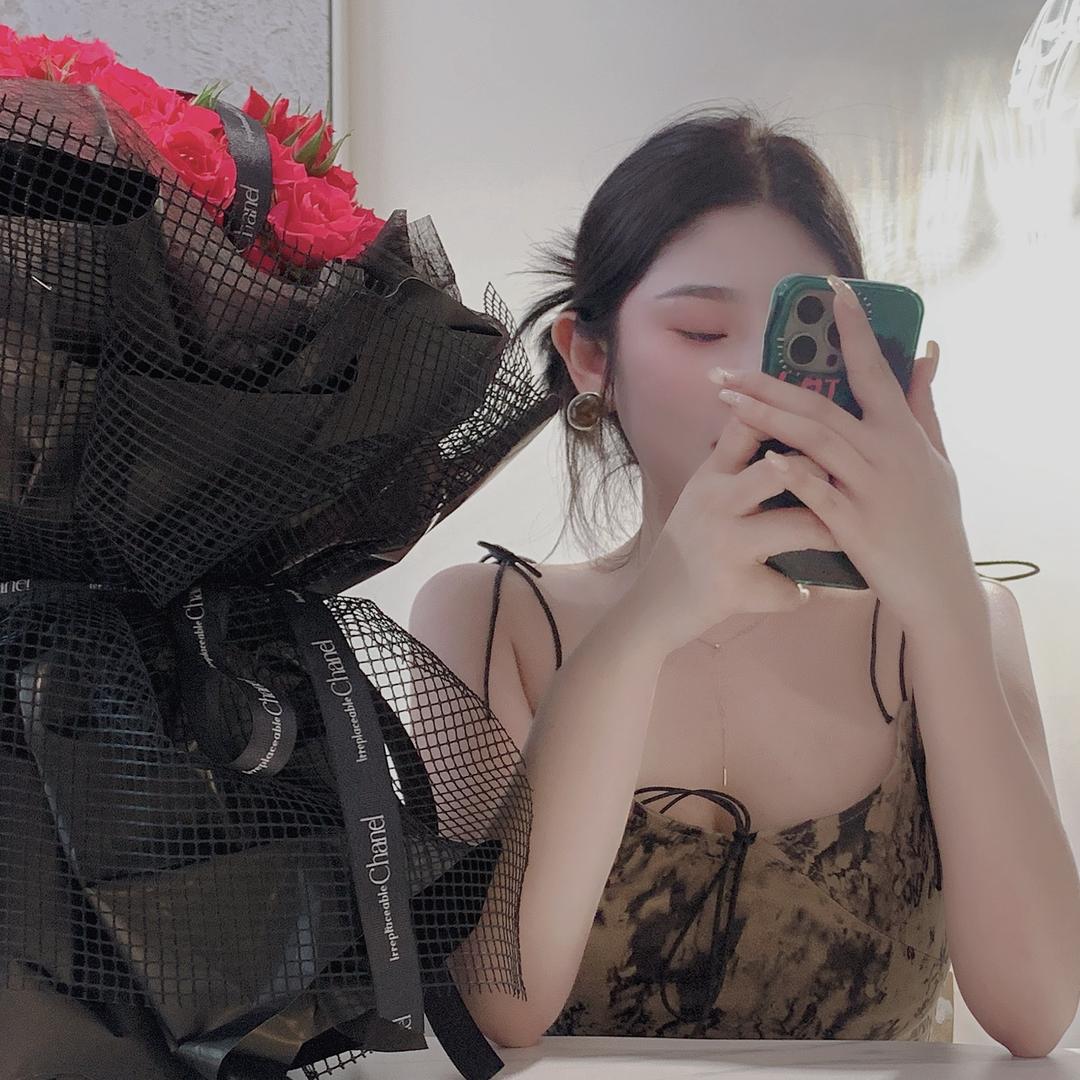 何何