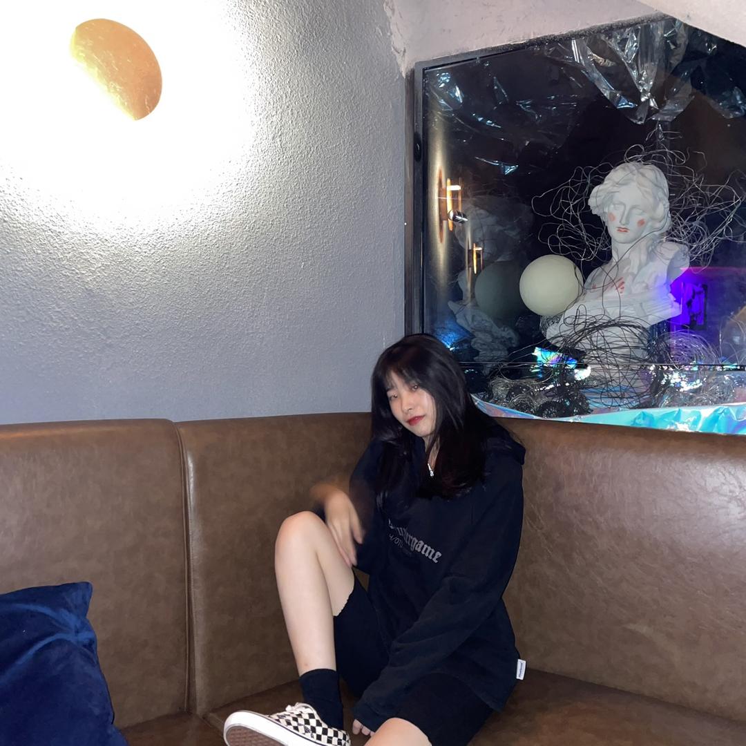 晴天般灿烂的齐萱萱头像