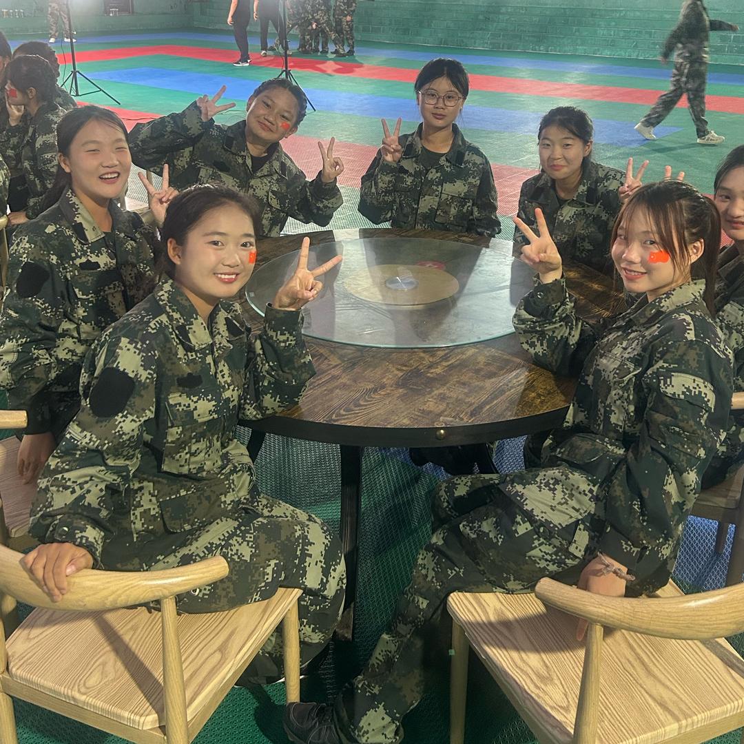 河南启蛟腾凤素质教育中心~何教官