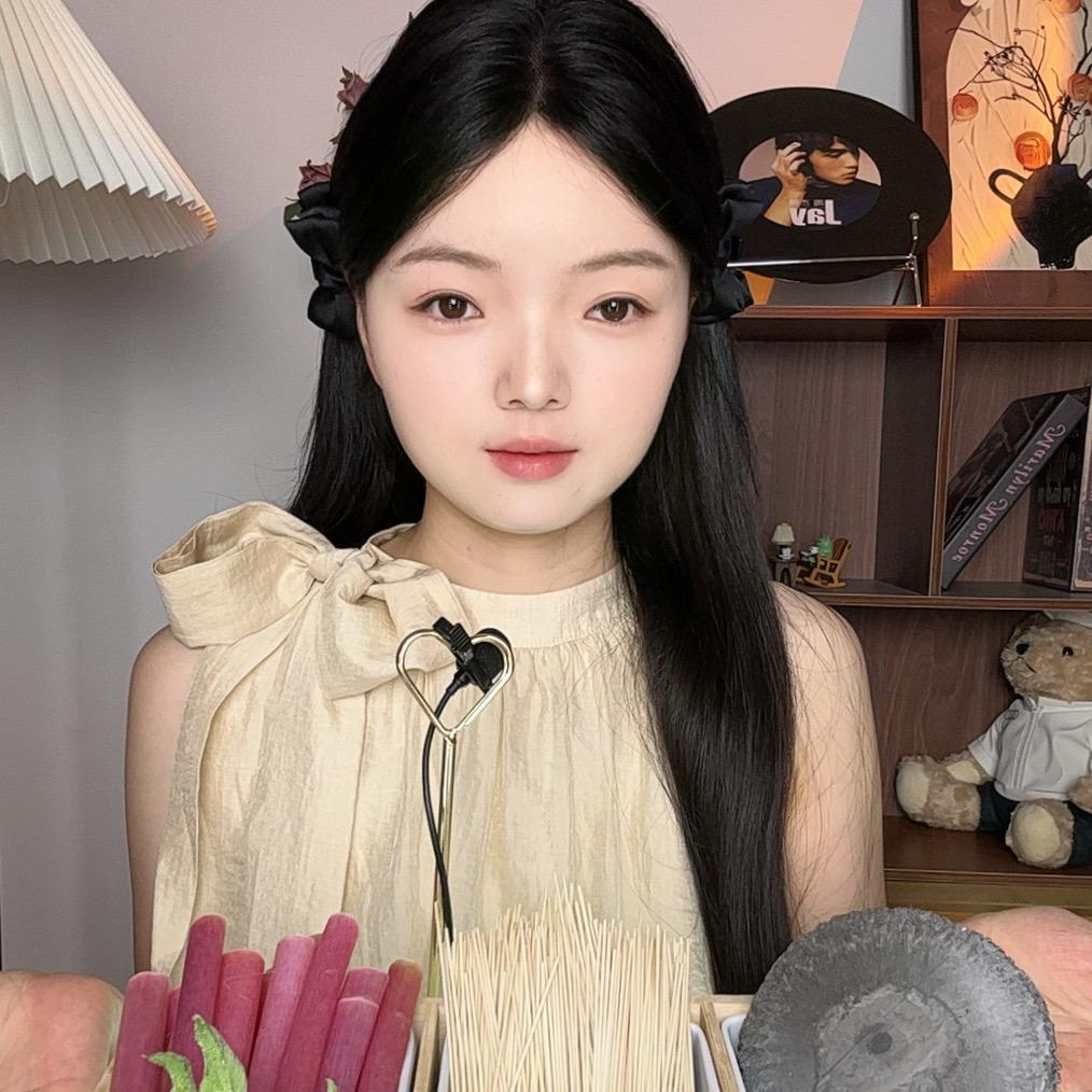 蔡蔡吃一会儿
