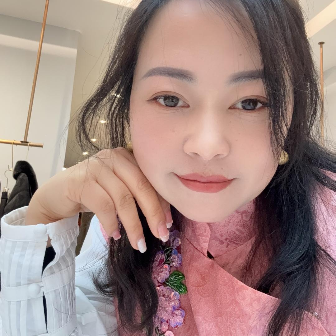 VILUCOLL轻奢女装熊熊