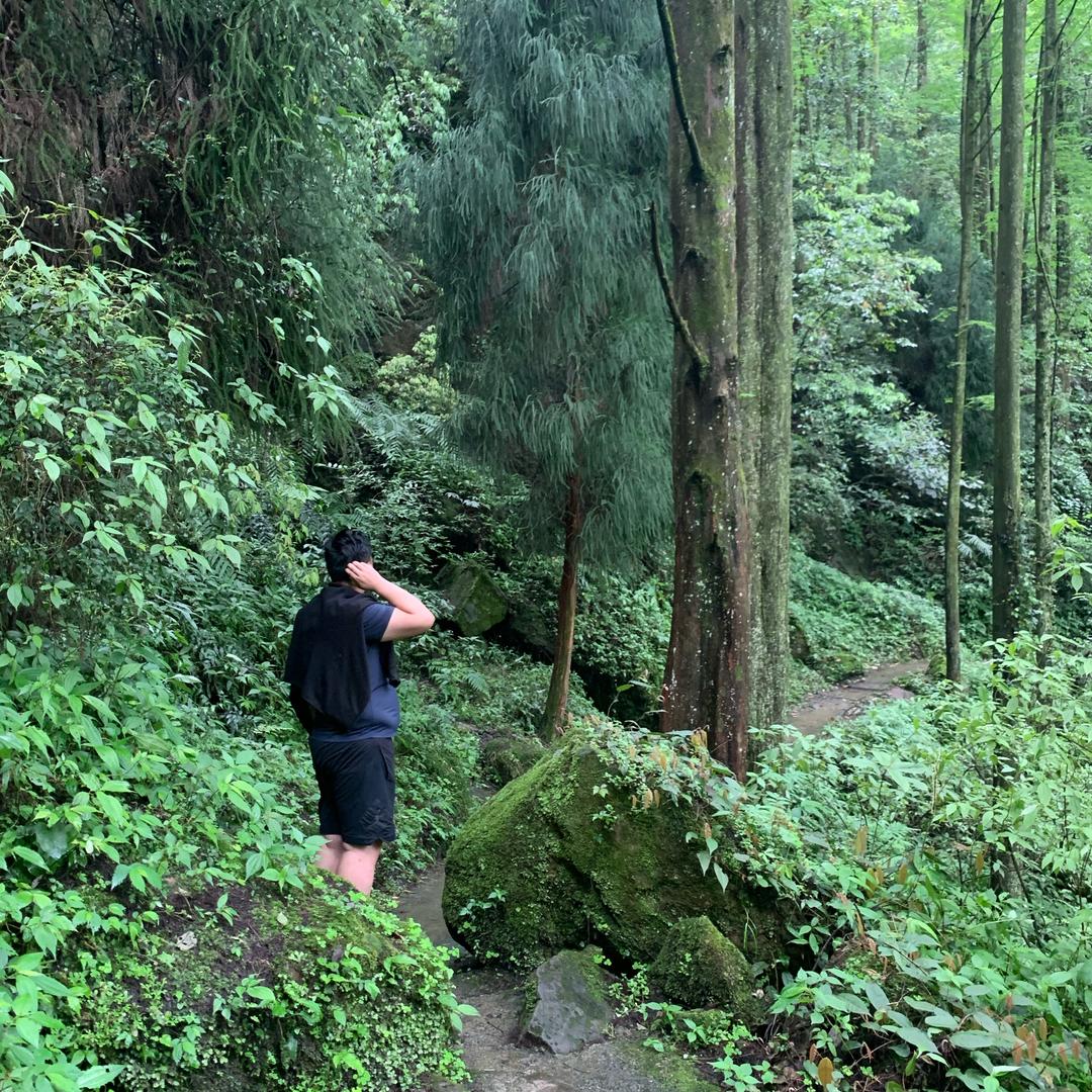 于小山