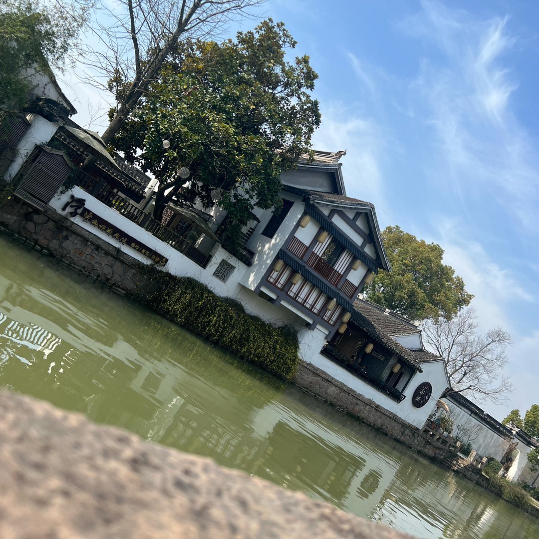 遥遥江上客