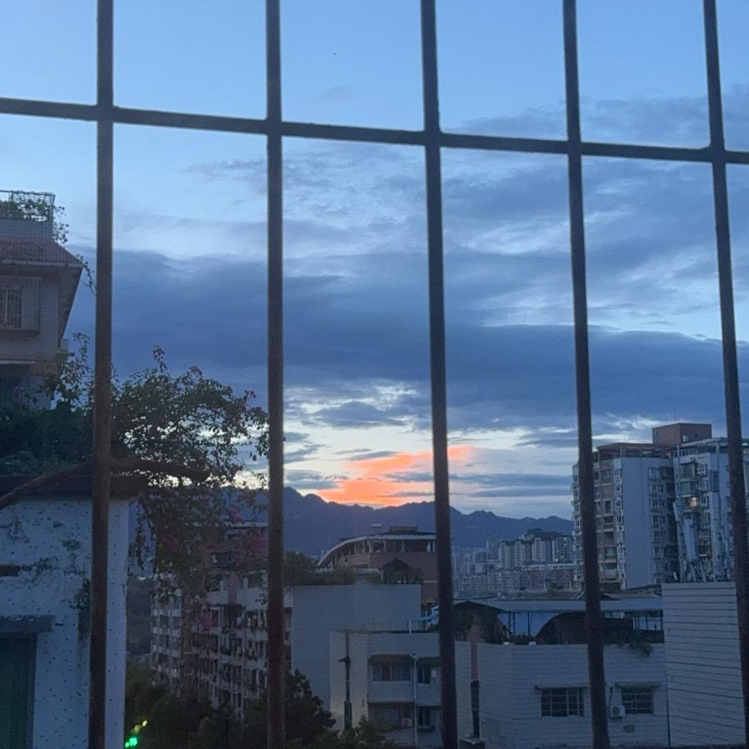 早上起来拥抱太阳