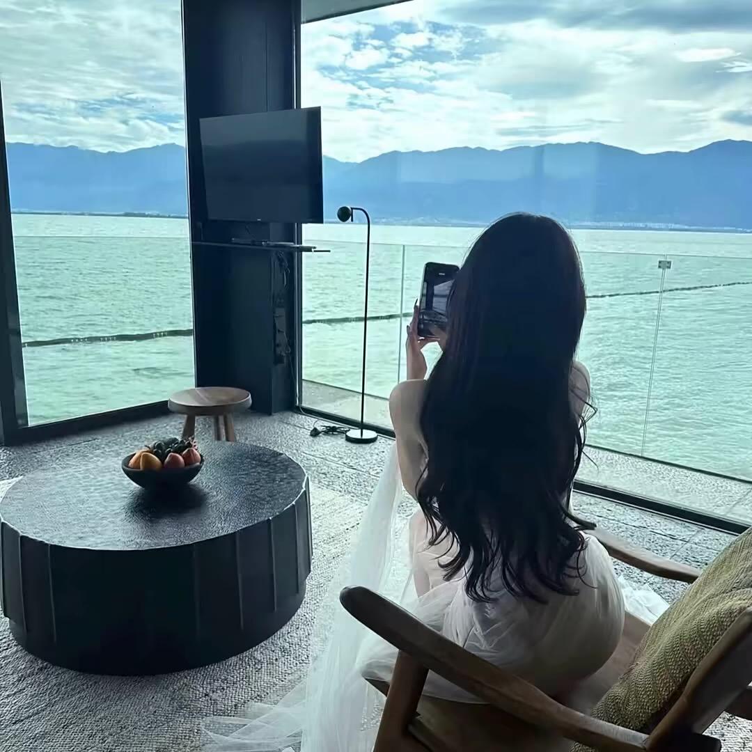 小曼.