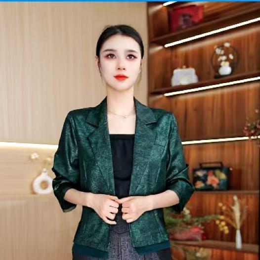 娅婵雅服饰文文高端女装(晚上十点开播)
