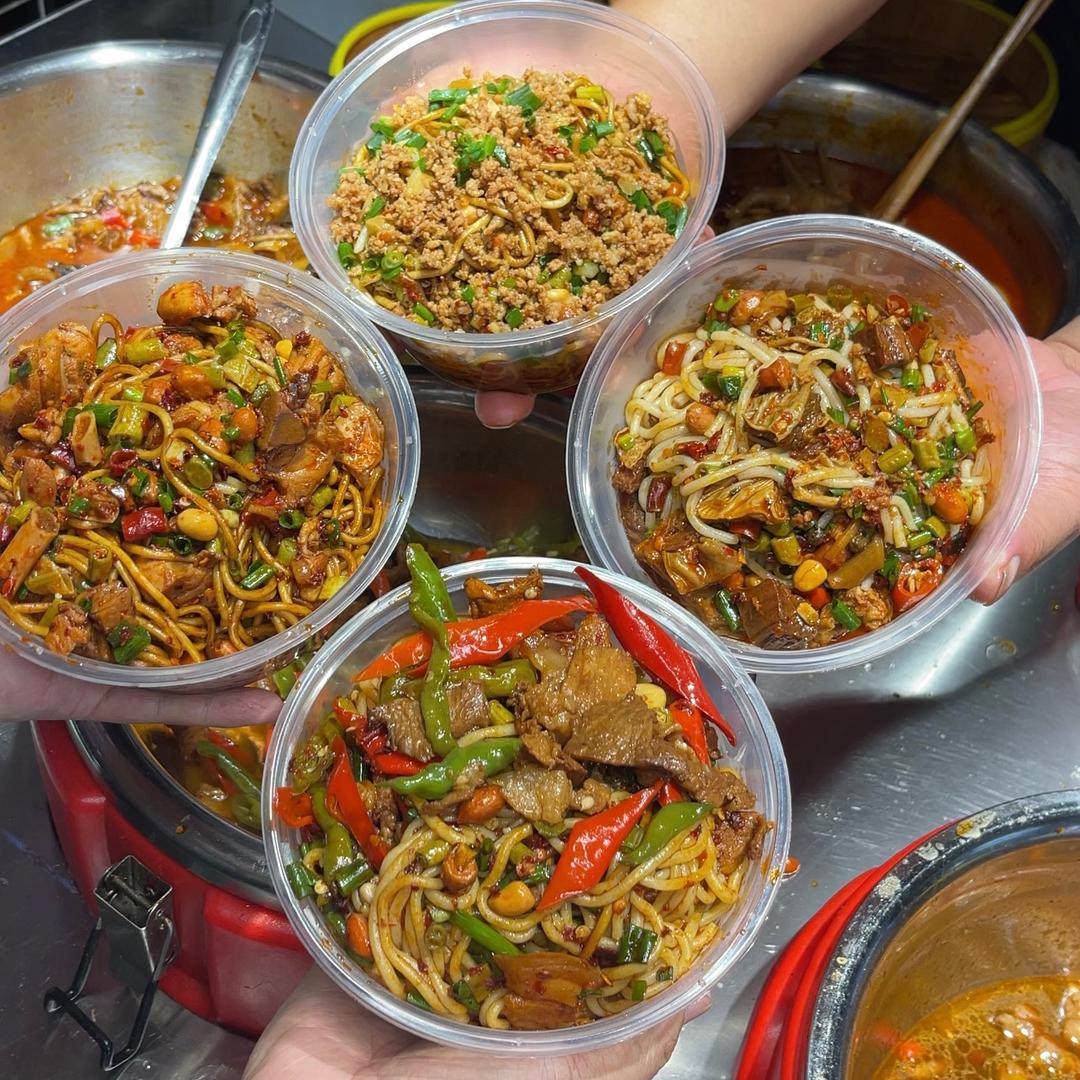 辣子鸡现拌焖面（财信店）