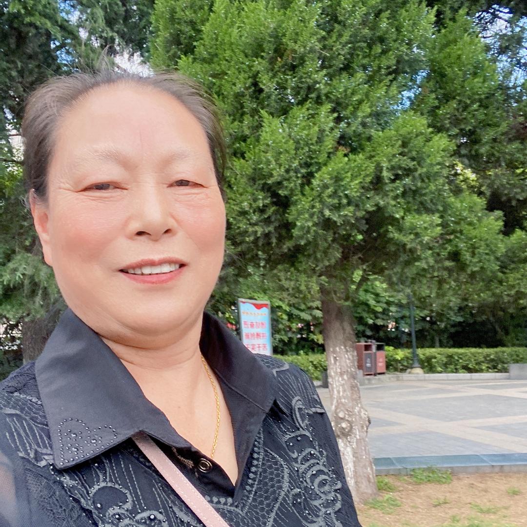 爱好歌舞的周蔚姐