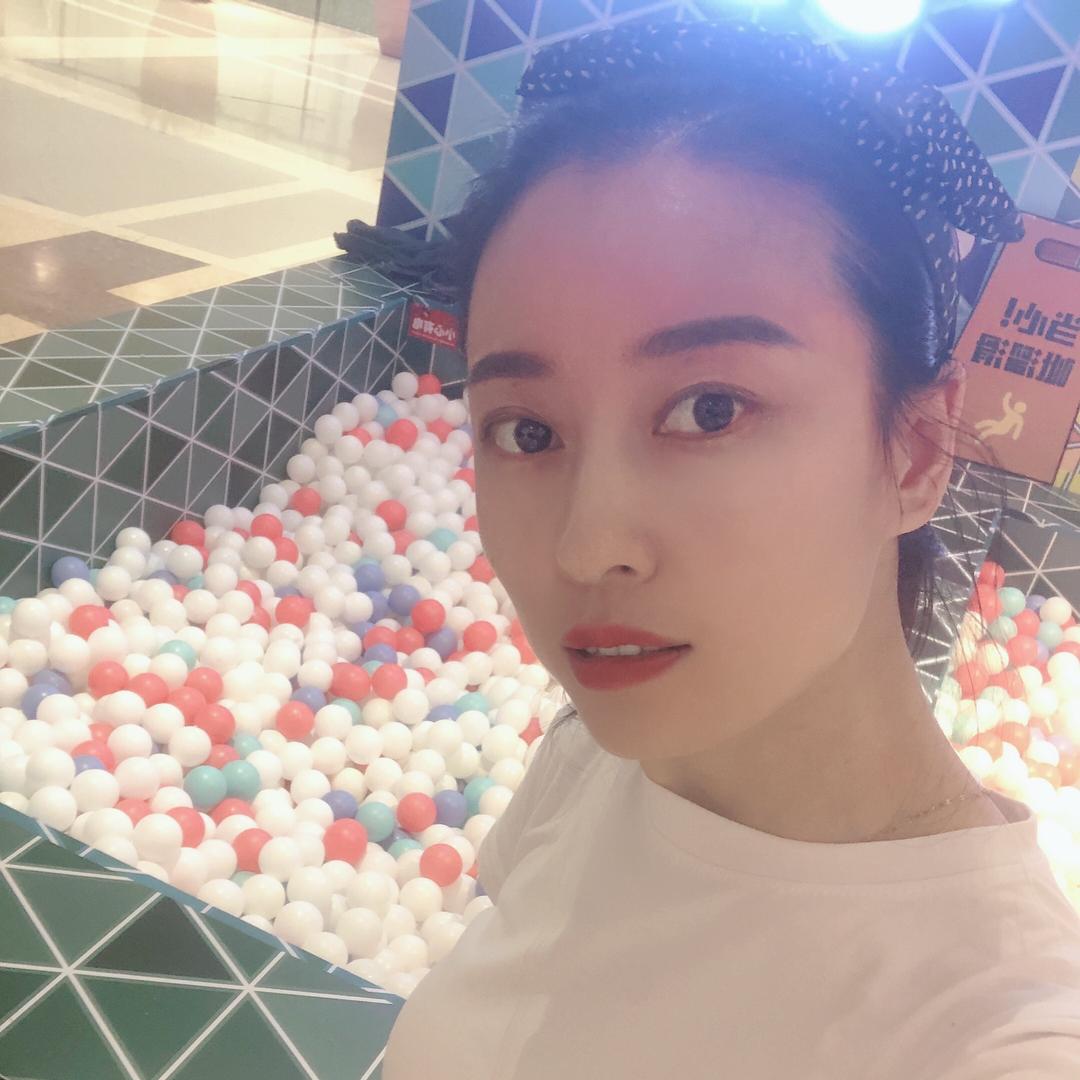 姣