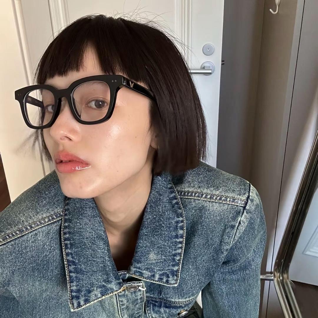 脸憨憨