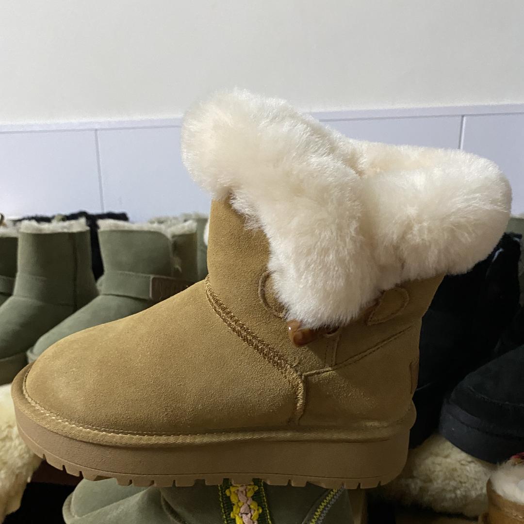 配齐雪地靴工厂店
