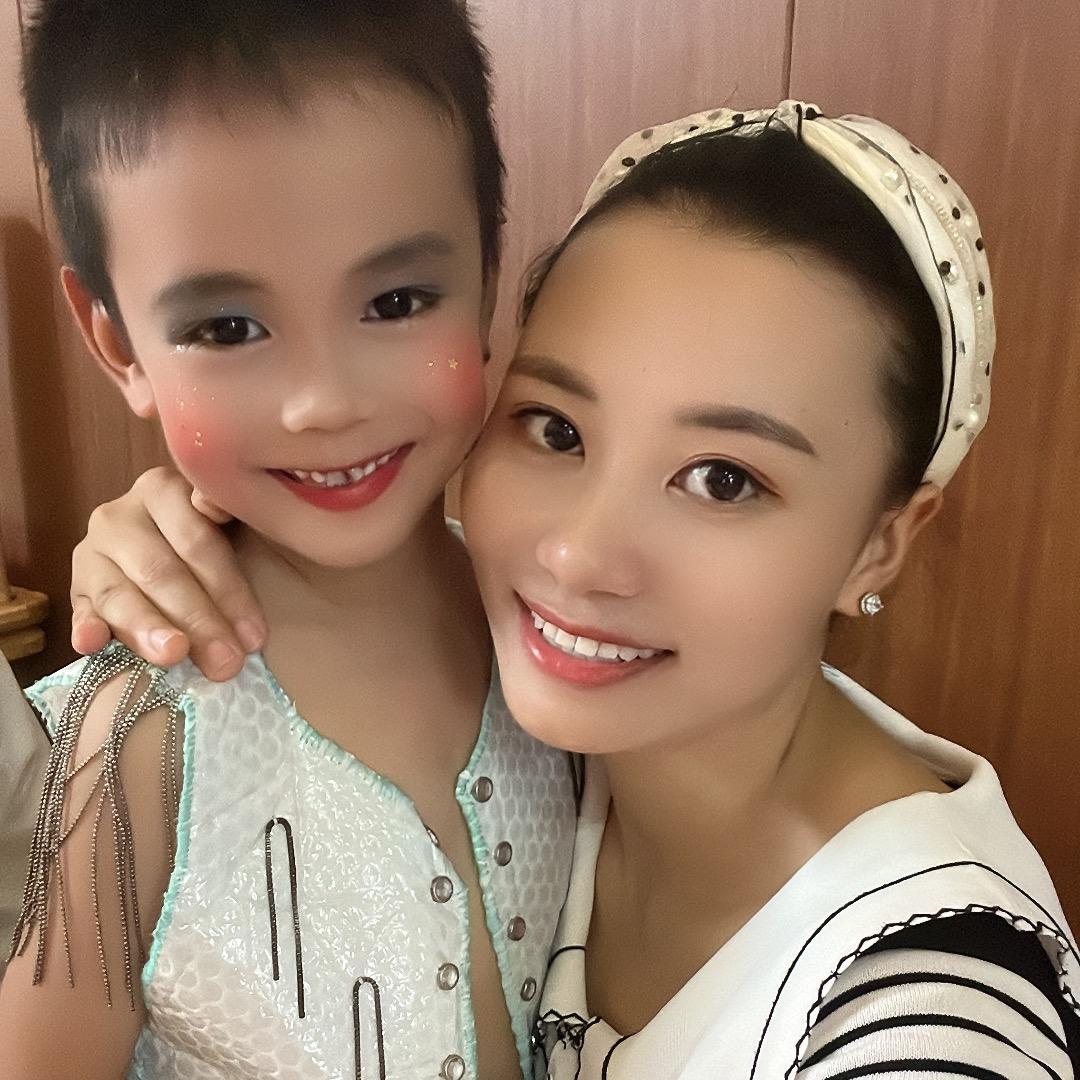 肉嘟妈家的小吃服务店