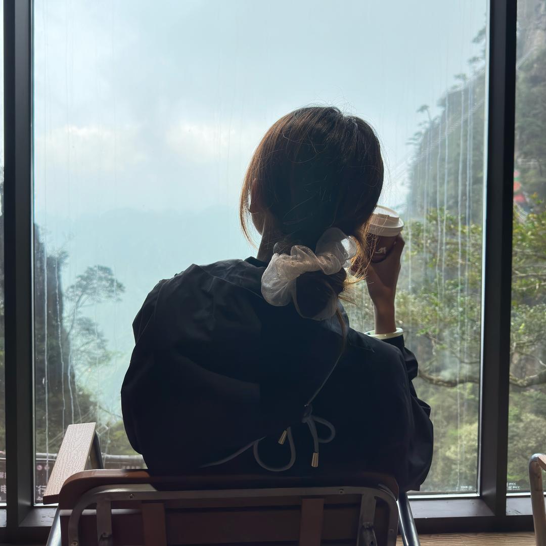 重生黑道的怡姐头像