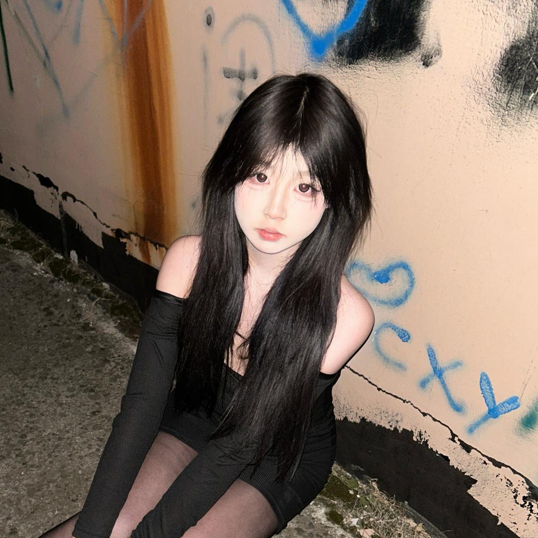 朱一曼.