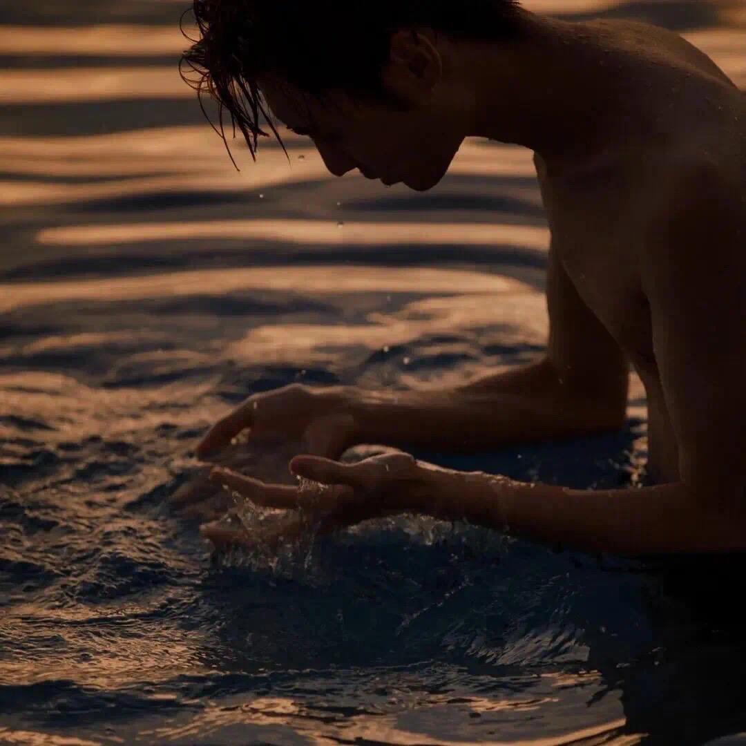 吹会晚风就起身