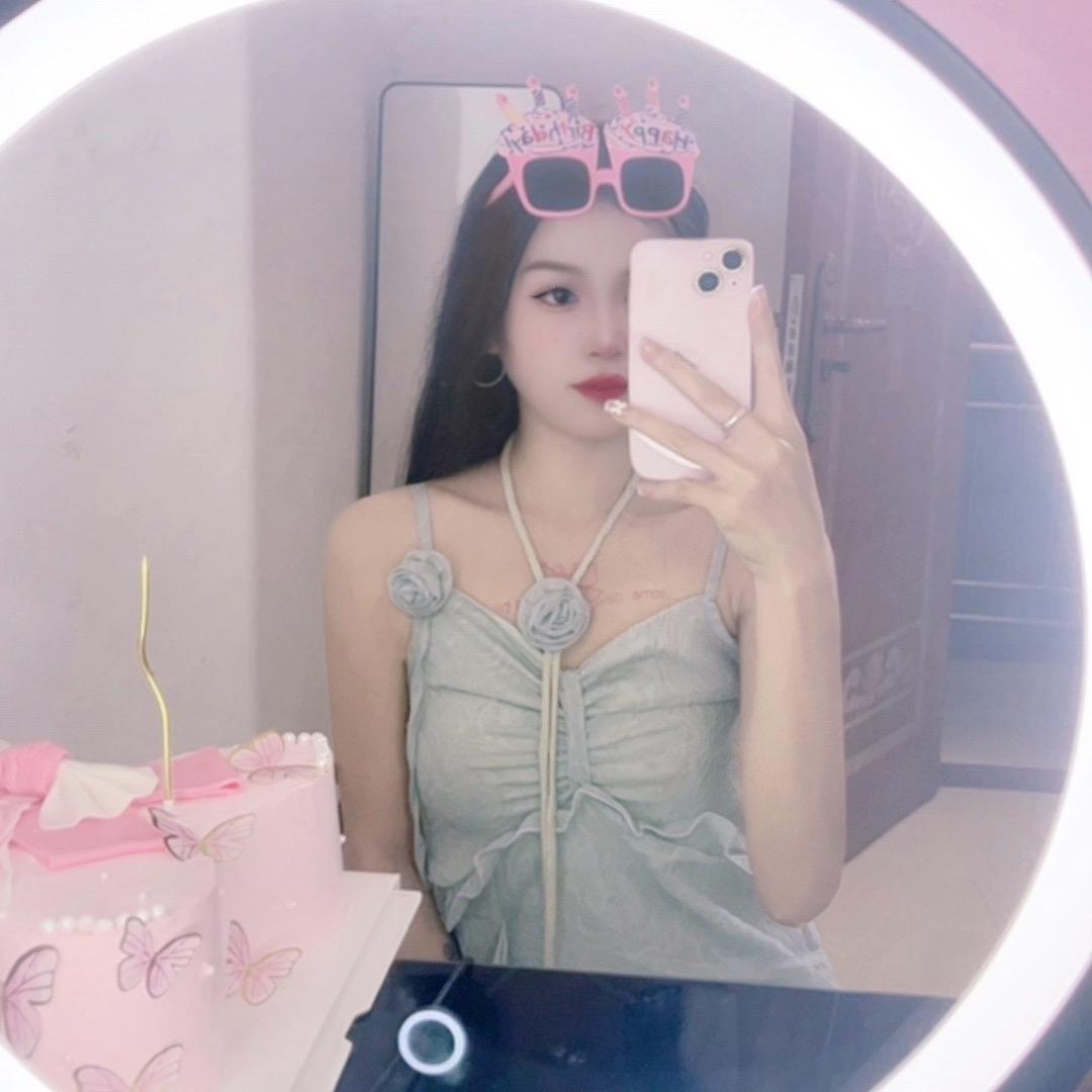 ᖭི༏ᖫྀ ·小曾emo了🎀