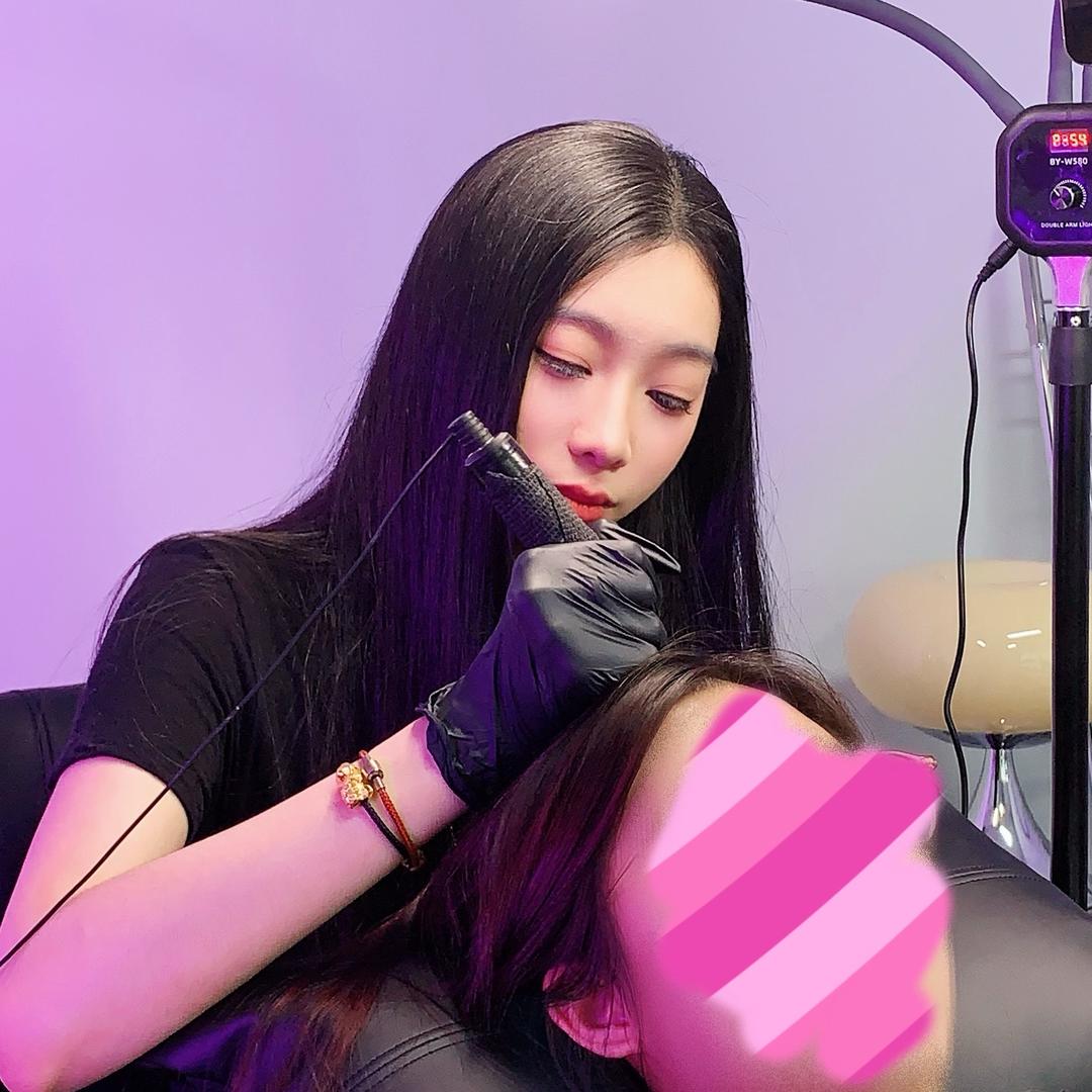 YY在这儿_영영이头像