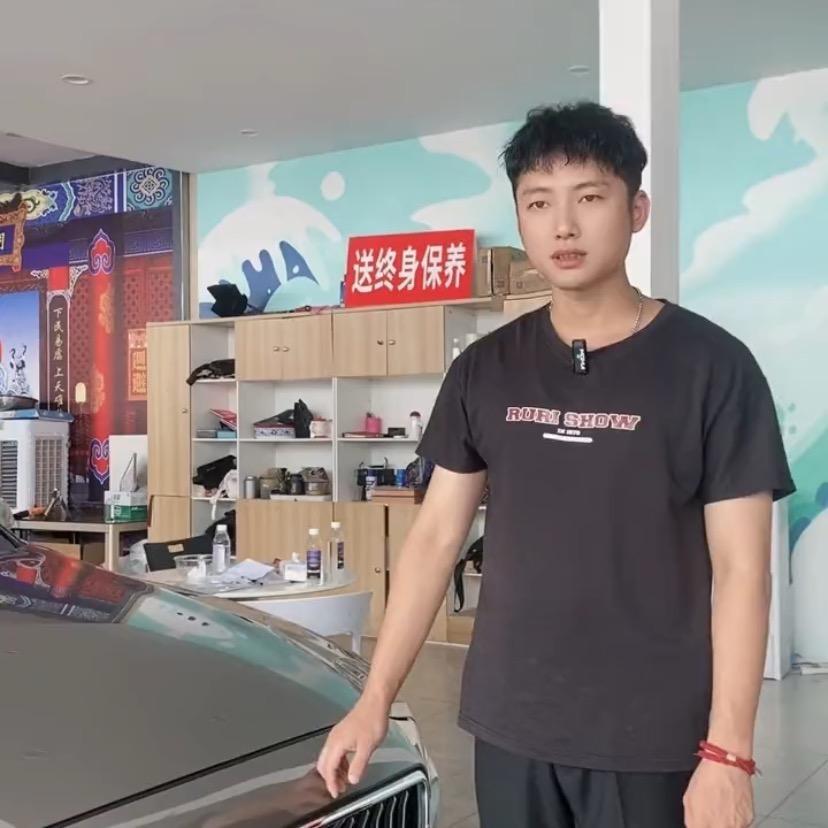 卖二手车的小谢