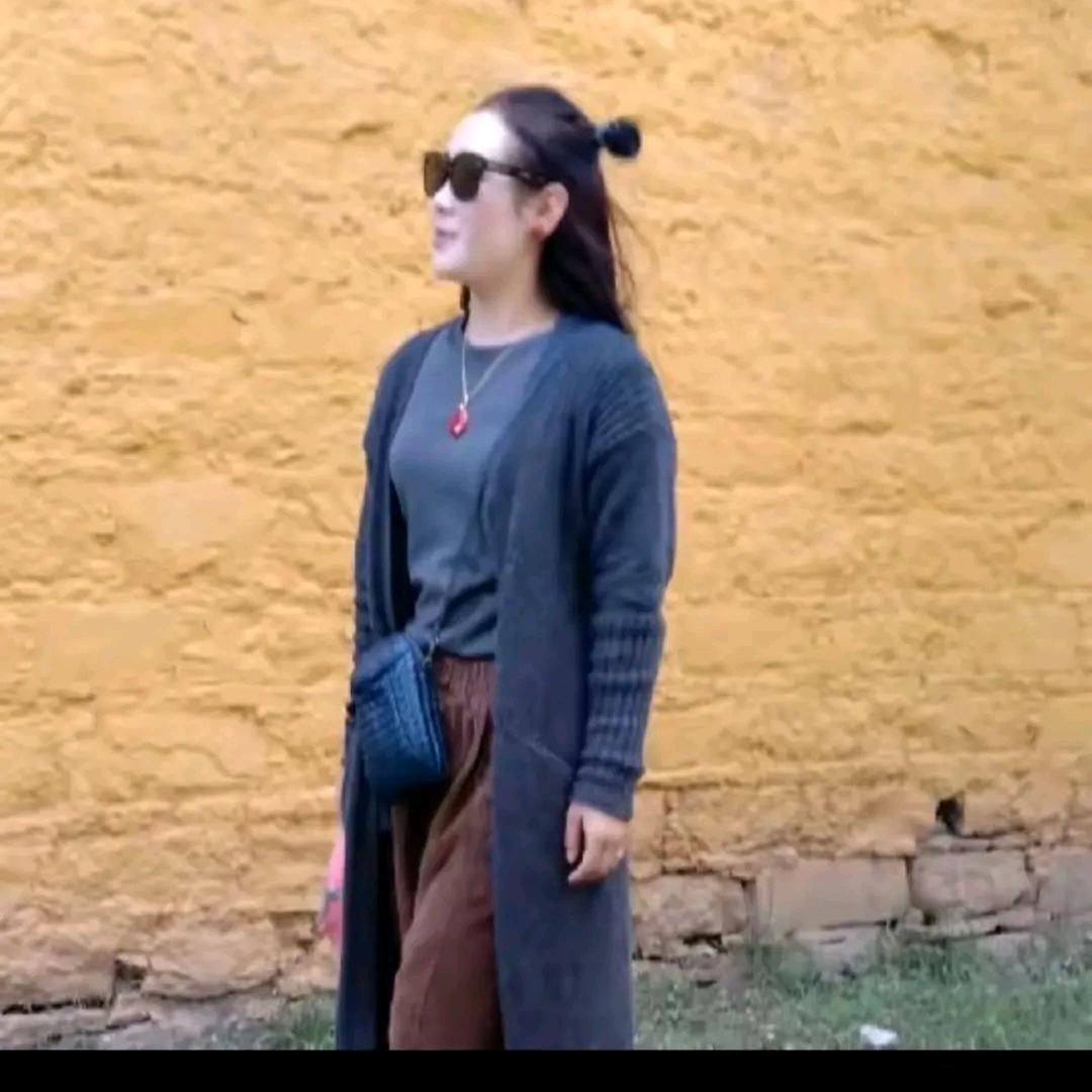 类乌齐姑娘服装店