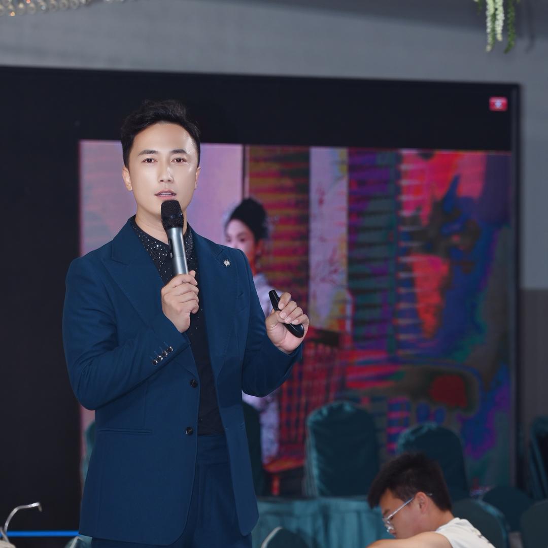 彭飞🎙️
