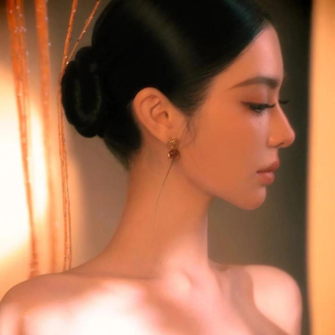 芳芳.