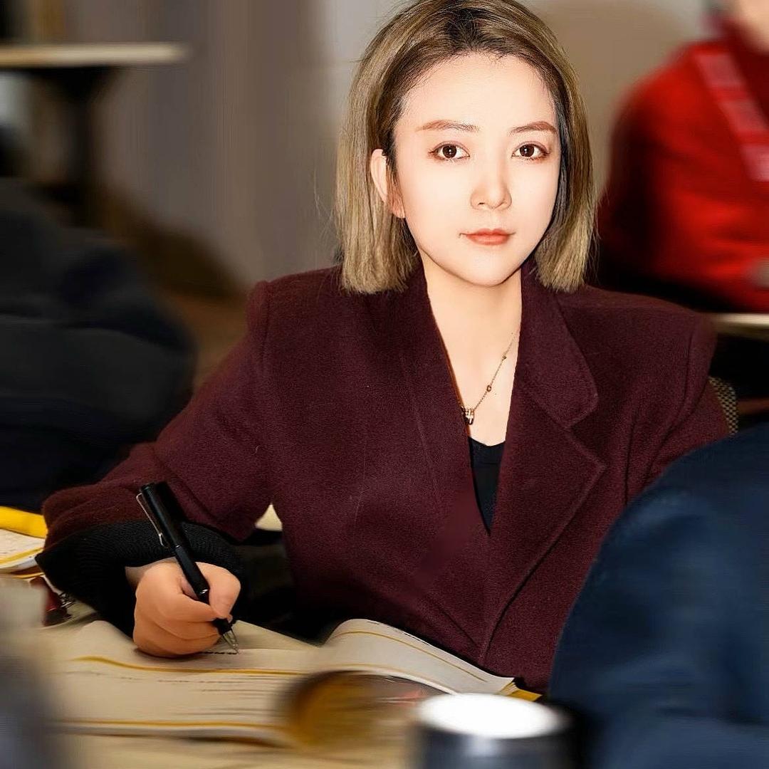 上海YUJIAN予见女装买手店