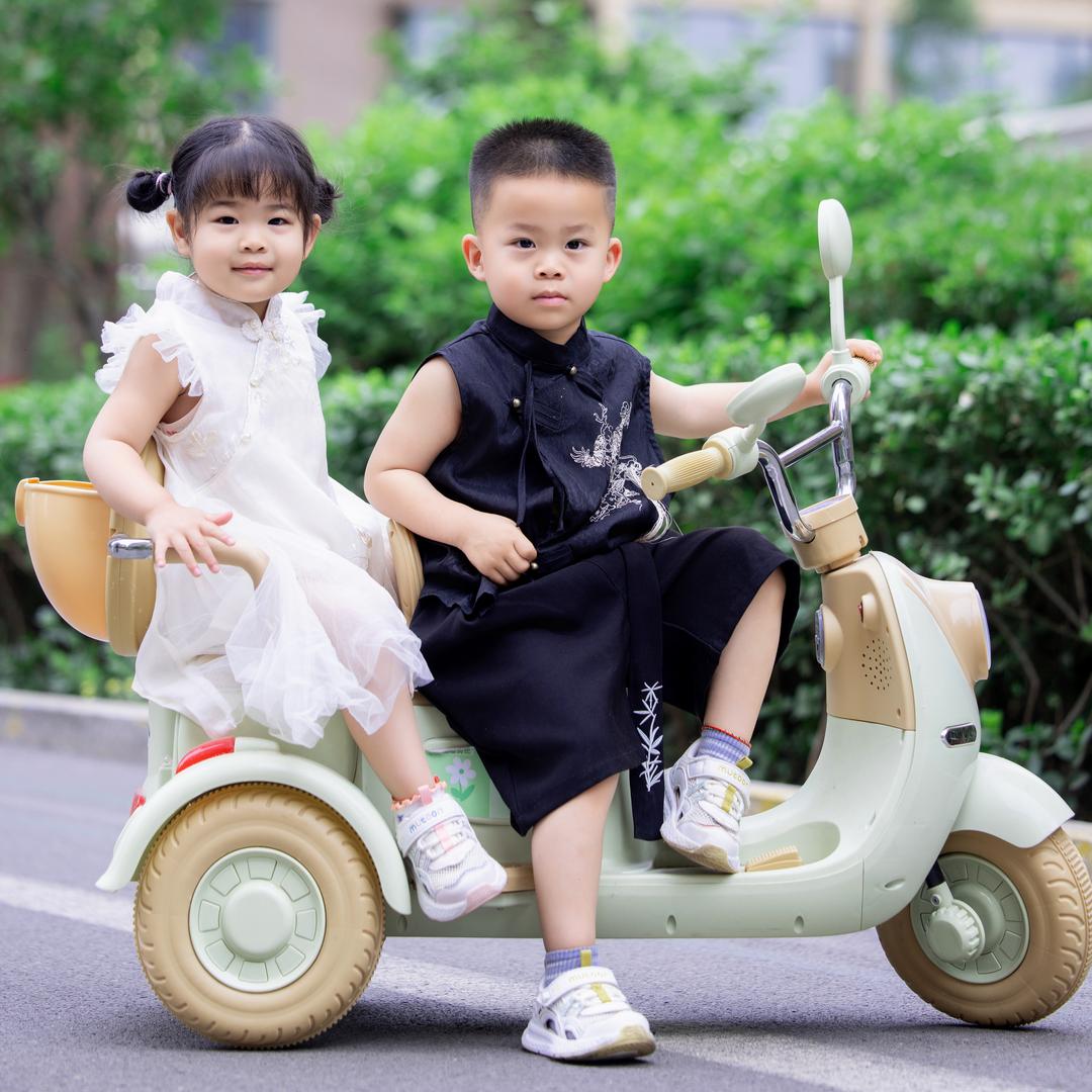 龙凤胎成长记（瑞瑞妞妞）