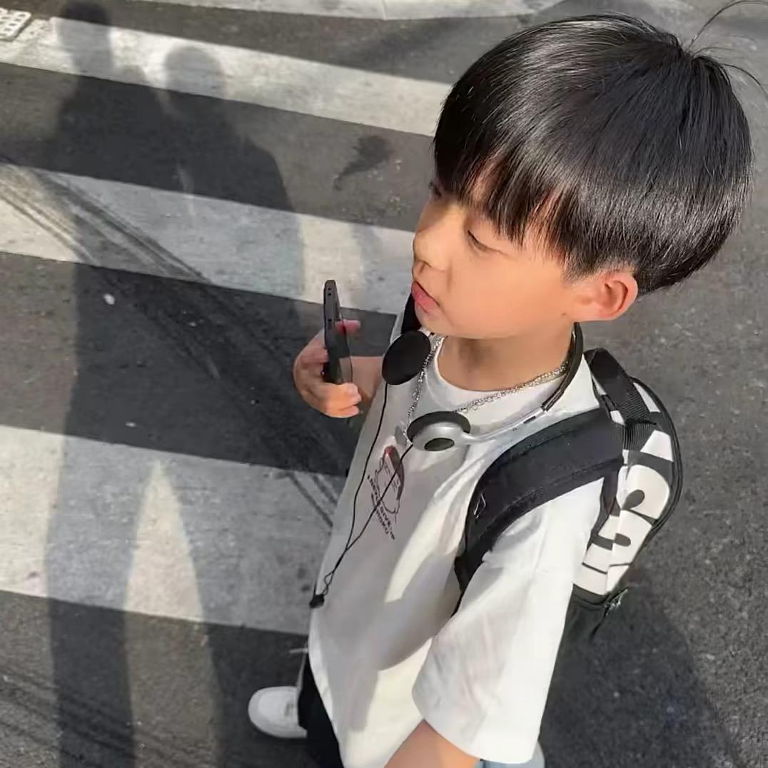 丁一一.