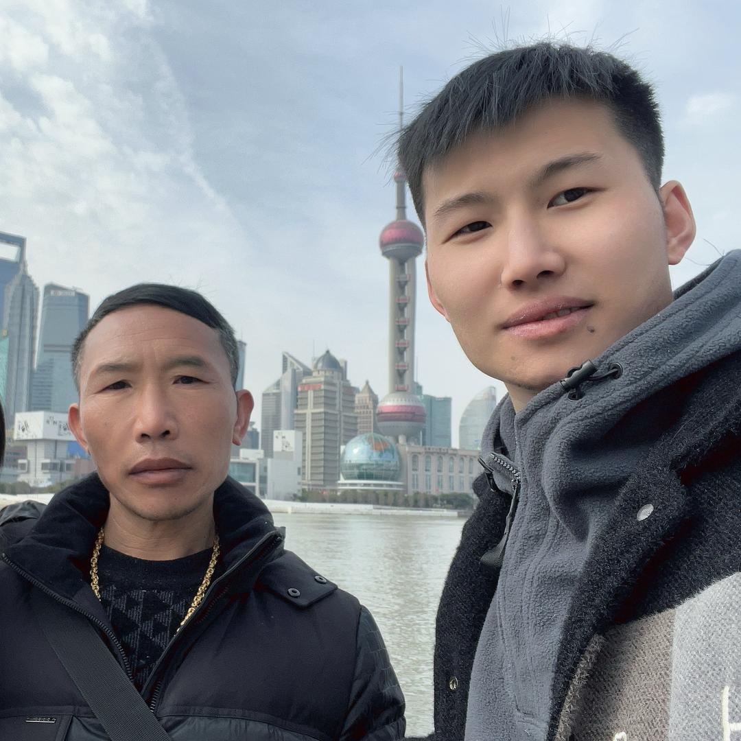 罗浪沙(荞茶和辣椒在橱窗)