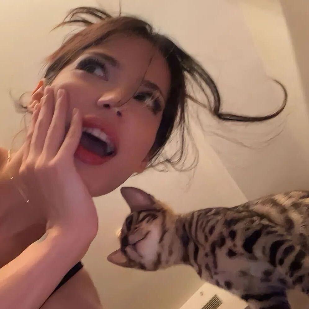 一个不愿意理你的姐