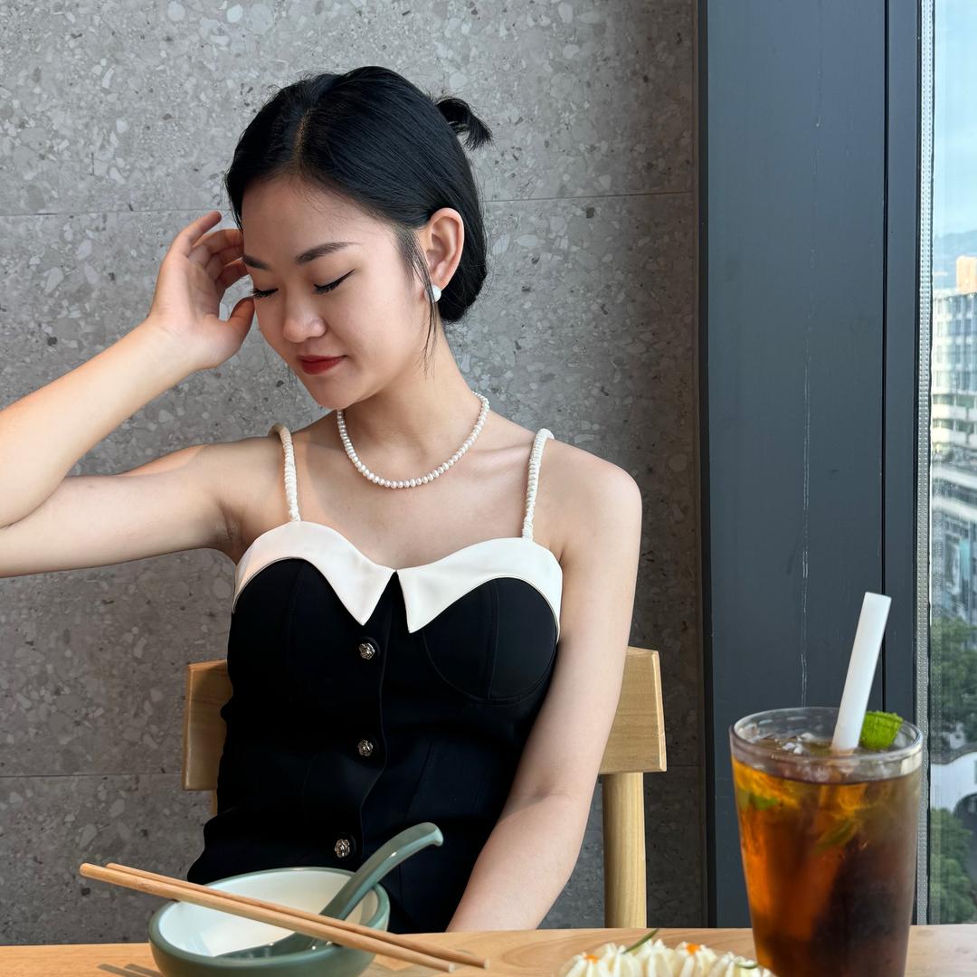 鑫彤.
