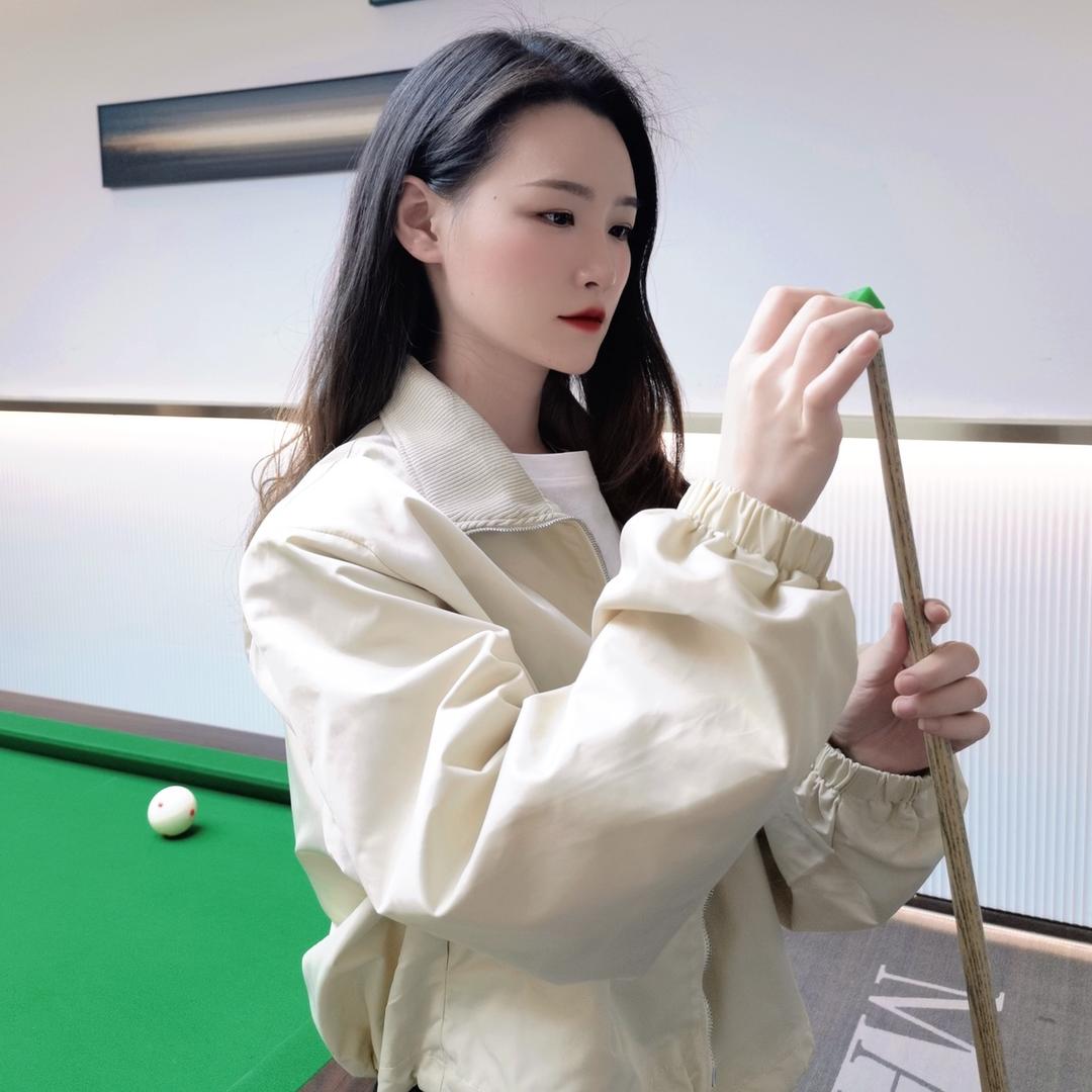 悦悦子爱打台球