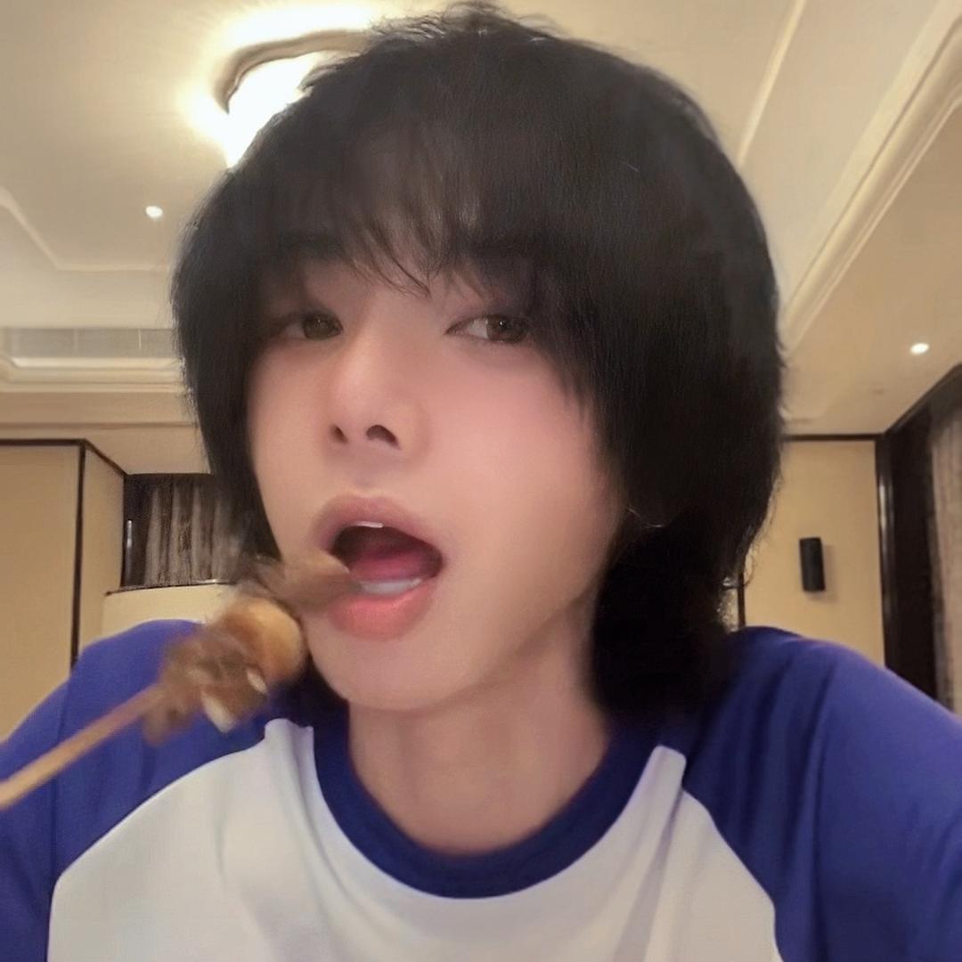 怎么亲呢yu头像