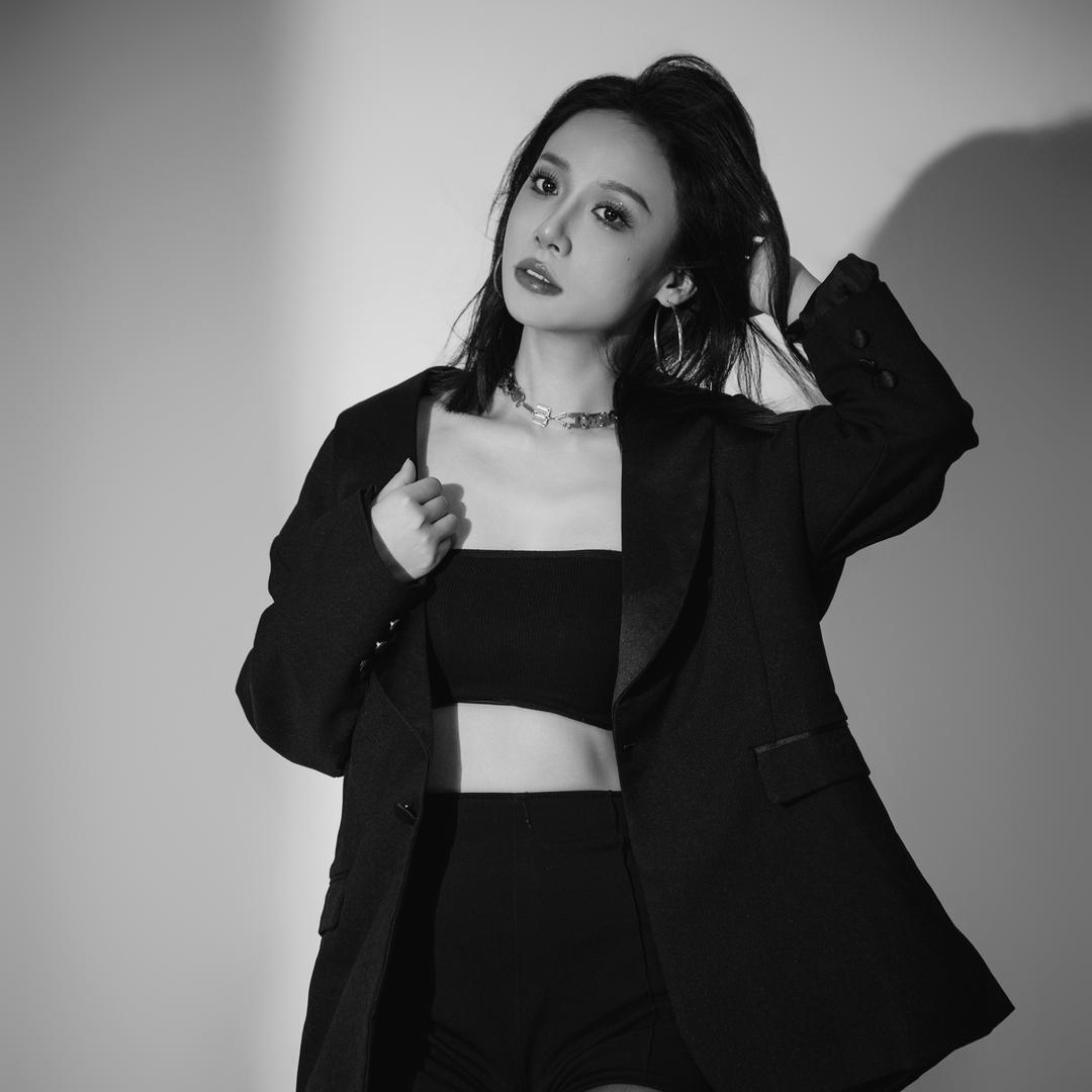 婷婷陳⁸⁷¹⁹