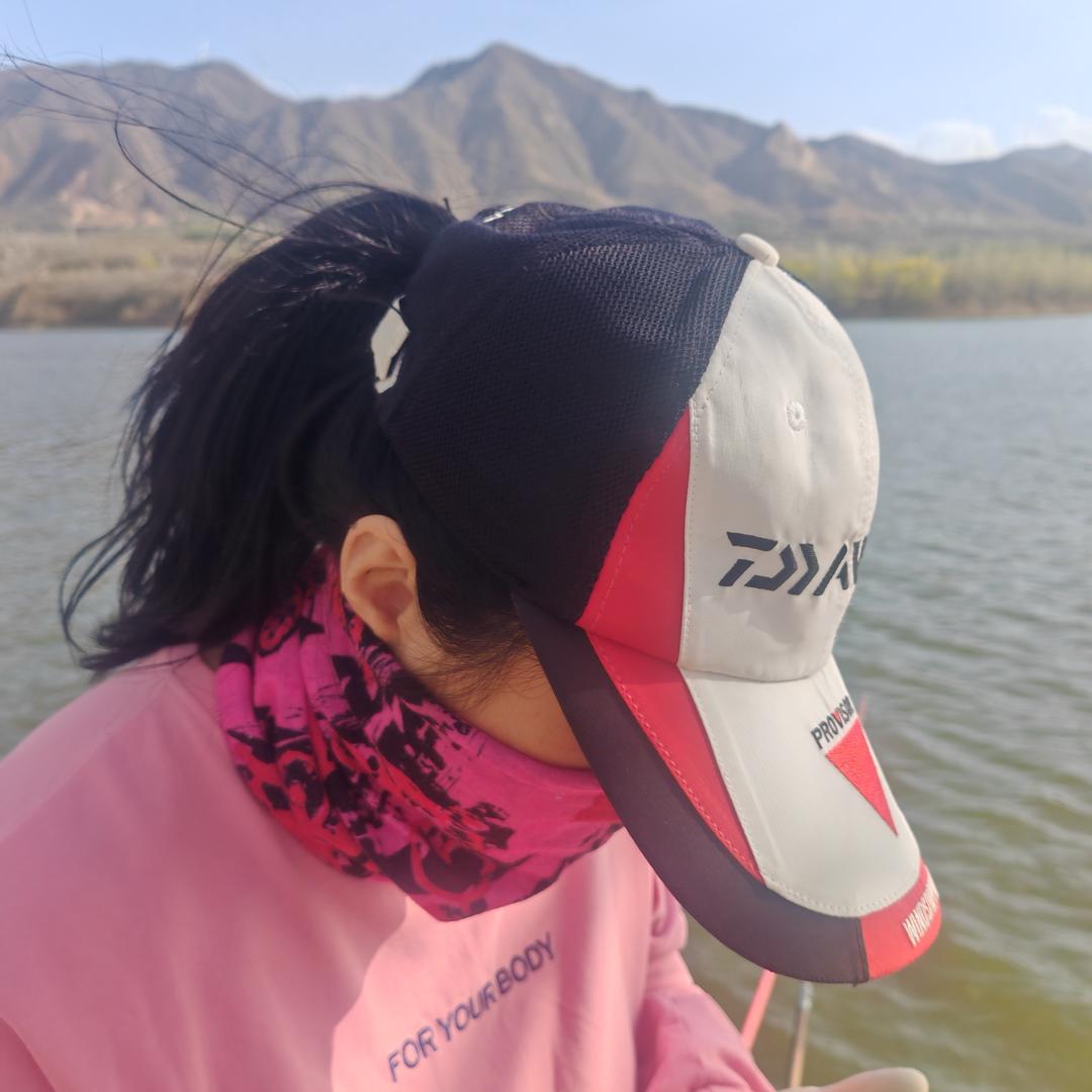 小娜爱钓鱼
