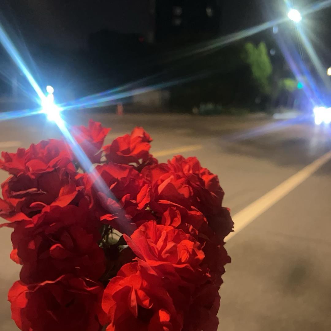 幼儿园门口打劫糖果