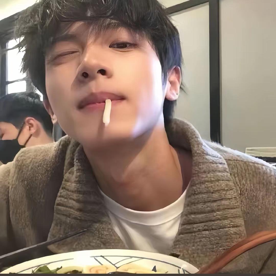 不太能吃的小新