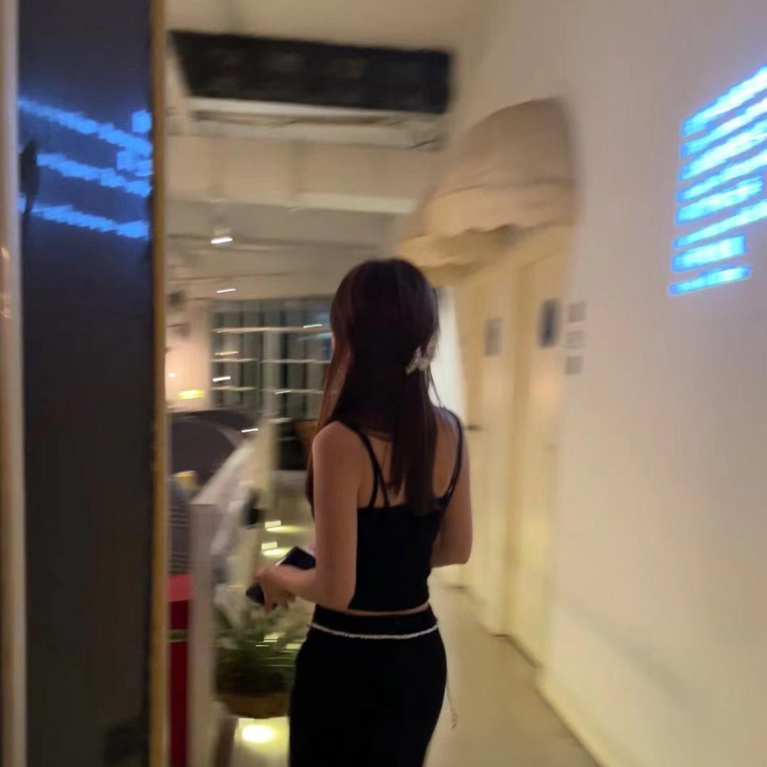 君君^