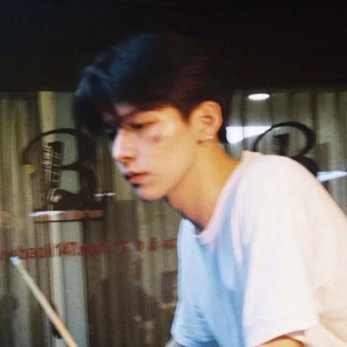 九
