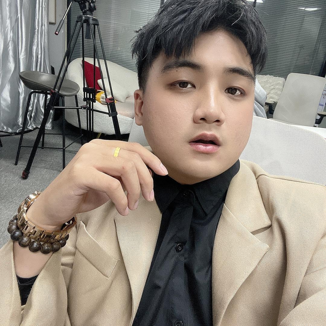 大黄丰🐝头像