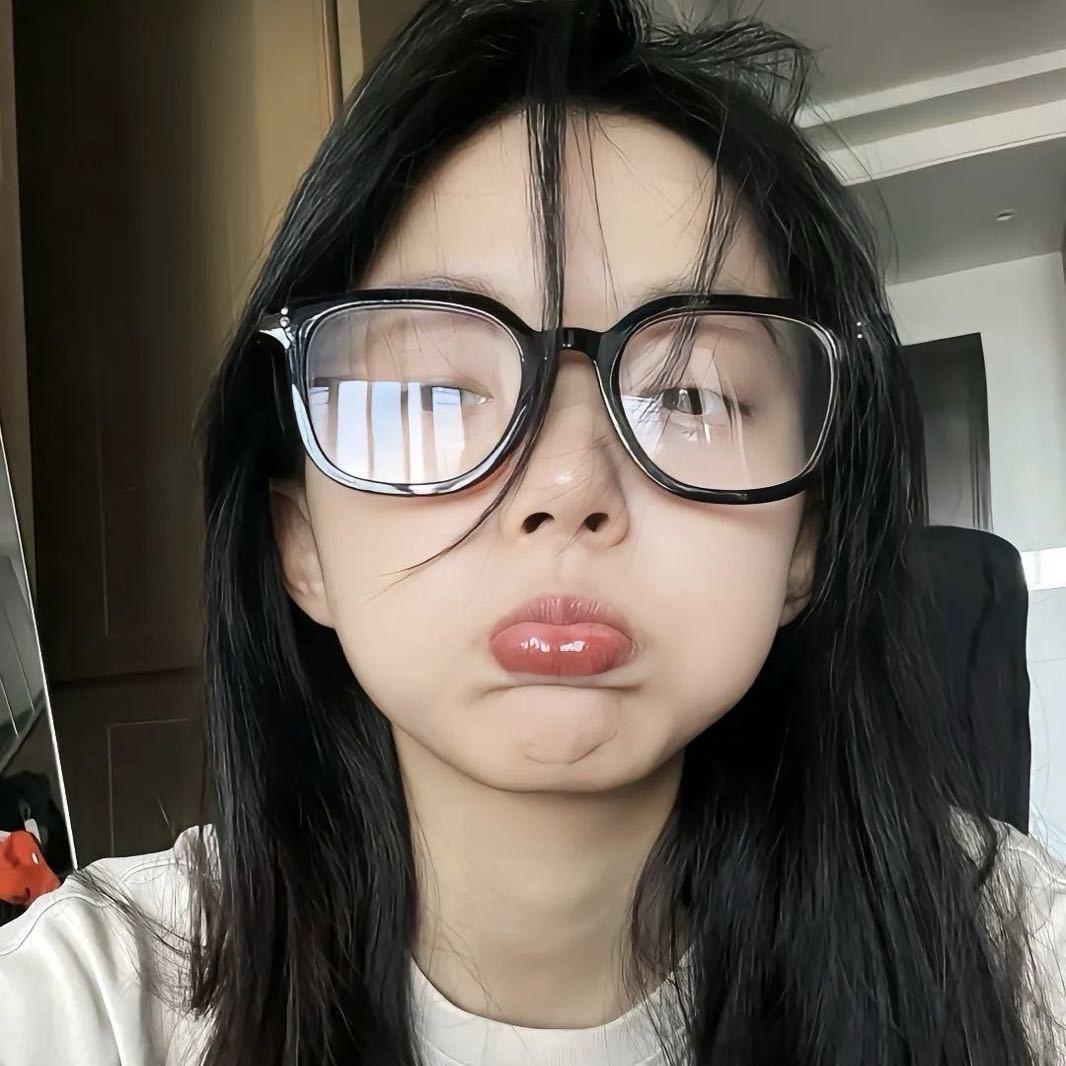 腼腆小美